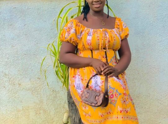 I sew Joggers and gowns am the one that sew this joggers and the gowns