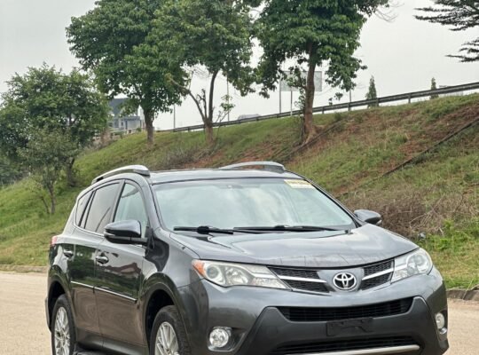 TOYOTA RAV4, 2015 MODEL.